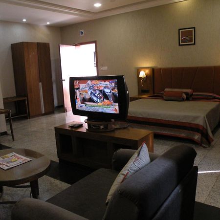 Hotel Nasiklub Exterior foto